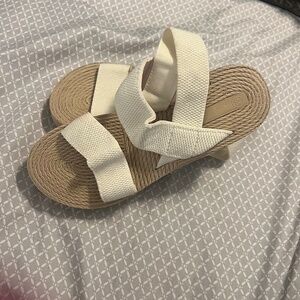 Straps sandals